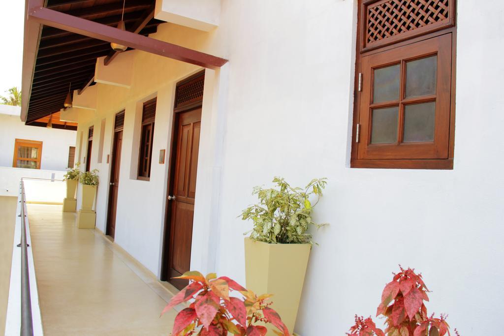 Sky And Sand Guesthouse Beruwala Room photo