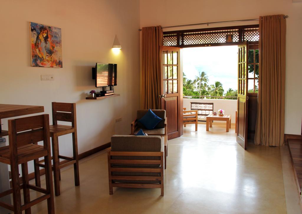 Sky And Sand Guesthouse Beruwala Room photo
