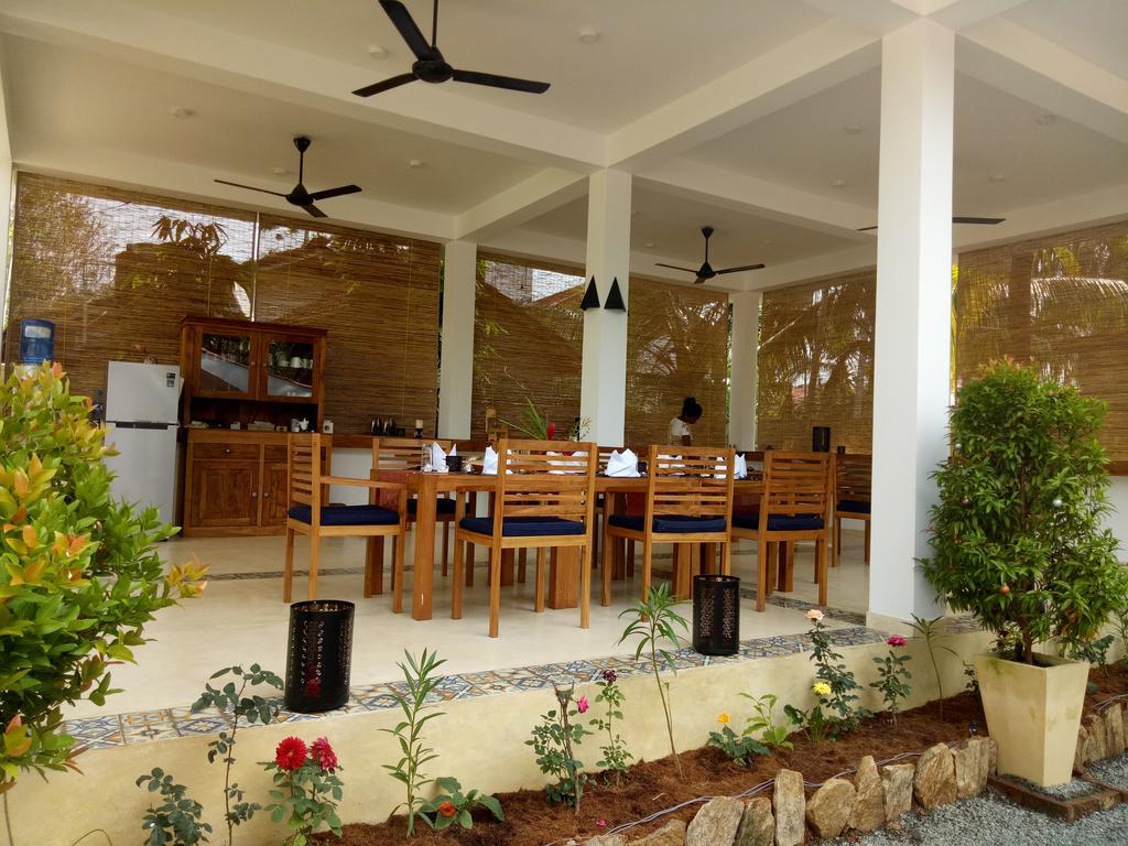 Sky And Sand Guesthouse Beruwala Exterior photo